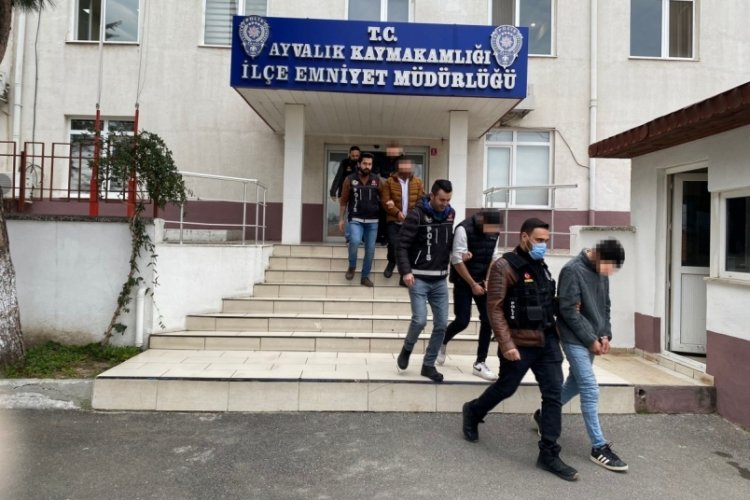Balıkesir Ayvalık'ta 7 bin 194 adet uyuşturucu hap ele ge&ccedil;irdi