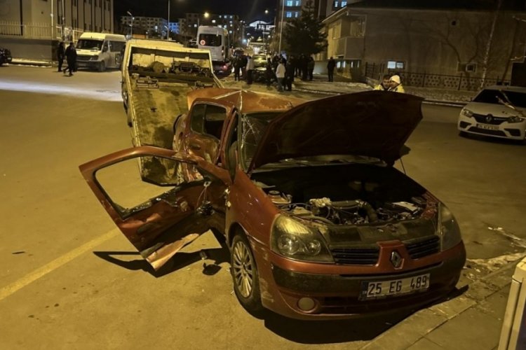 Erzurum'da 4 aracın karıştığı kazada 1'i ağır 3 yaralı