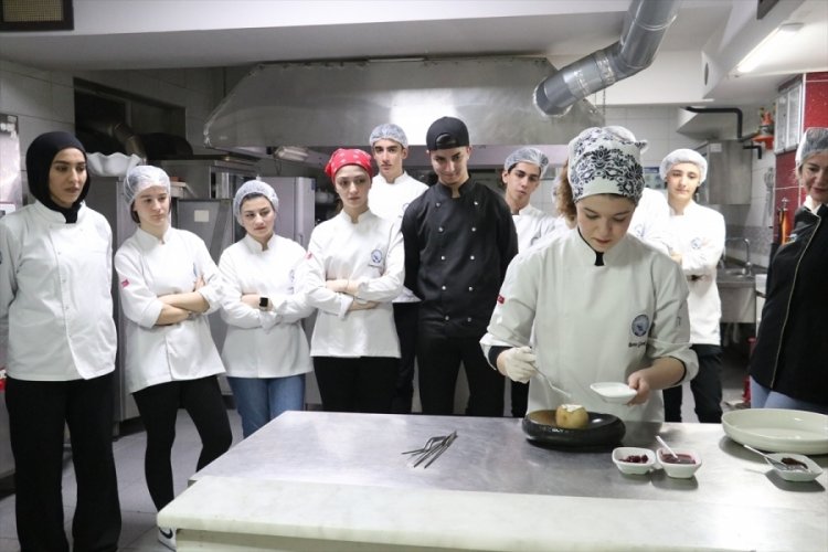 Bursalı şef adayları uluslararası yarışmada 12 altın madalya ve birincilik elde etti