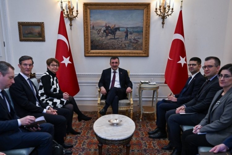 Cumhurbaşkanı Yardımcısı Yılmaz, Renaud-Basso ile g&ouml;r&uuml;şt&uuml;