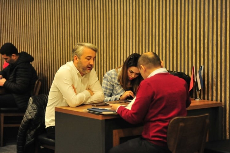 Bursa'da T&uuml;rk cumhuriyetlerinden mobilyacılarla ikili iş g&ouml;r&uuml;şmeleri