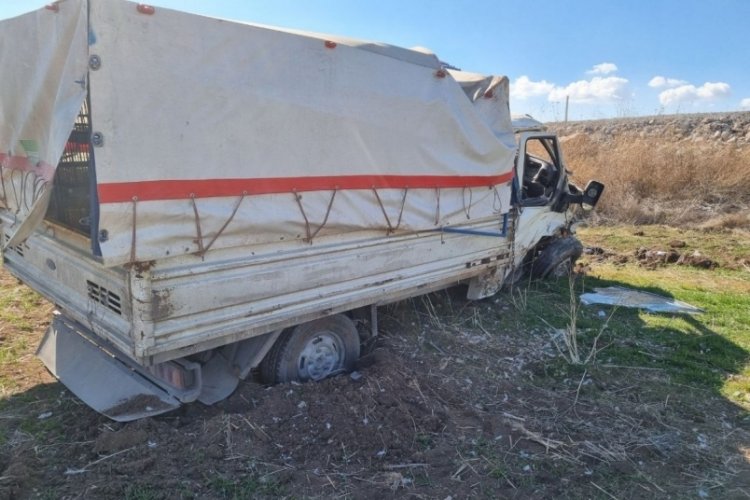 &Ccedil;orum'da kamyonet devrildi! 1 yaralı