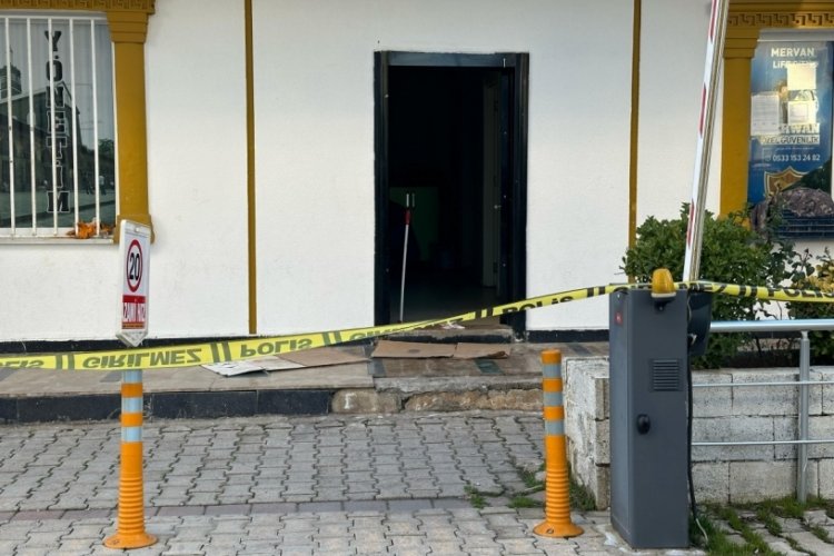 Diyarbakır'da eski sevgilisine ateş etmeye &ccedil;alışan şahıs kendini vurdu