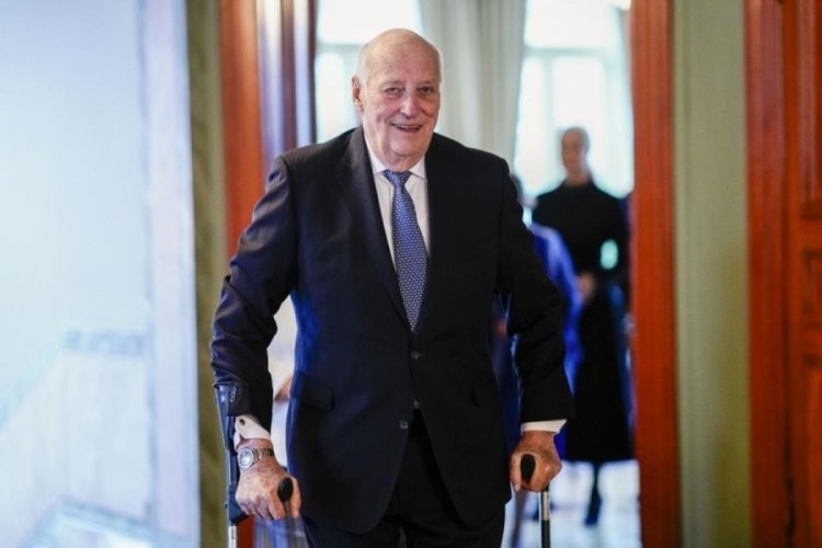 Norve&ccedil; Kralı Harald, Malezya'da hastaneye kaldırıldı
