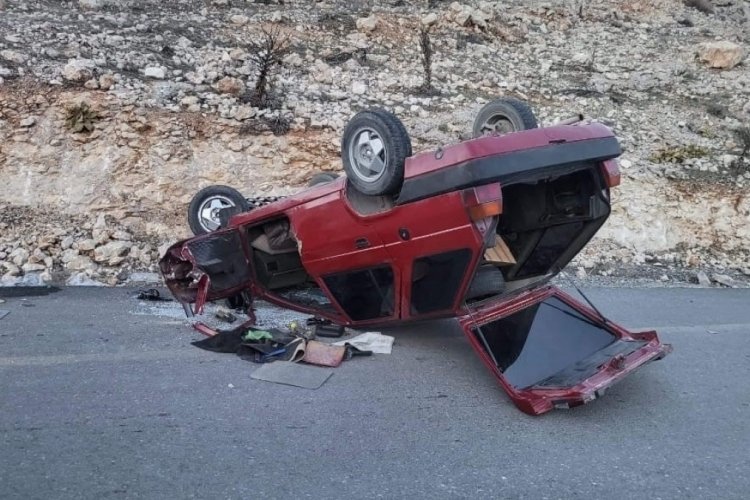 Malatya'da kontrolden &ccedil;ıkan otomobil takla attı: Yaralılar var