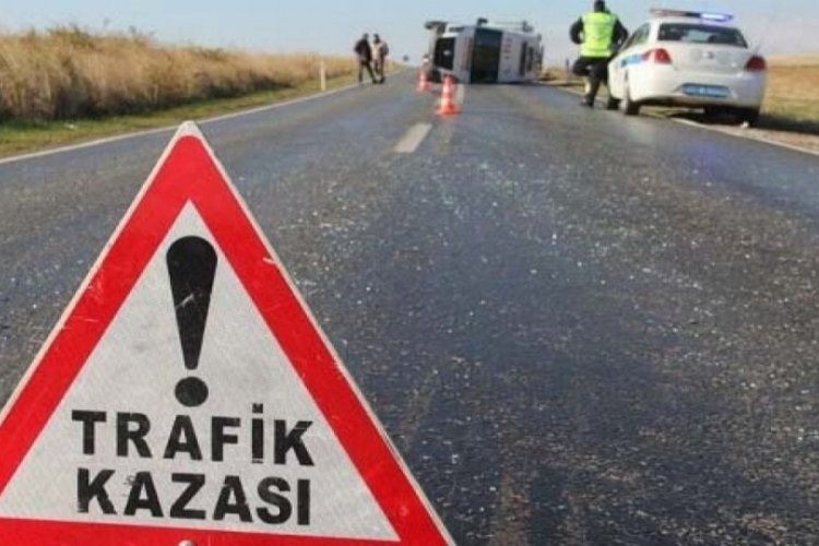Ankara'da servis aracı devrildi, 1 asker yaralandı