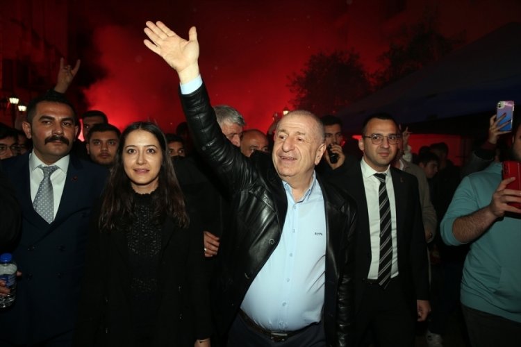 &Uuml;mit &Ouml;zdağ, Aydın'da partililerle buluştu