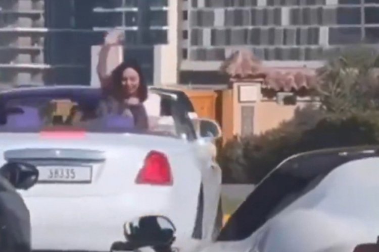 Ebru G&uuml;ndeş'in Dubai'deki d&uuml;ğ&uuml;n konvoyu!