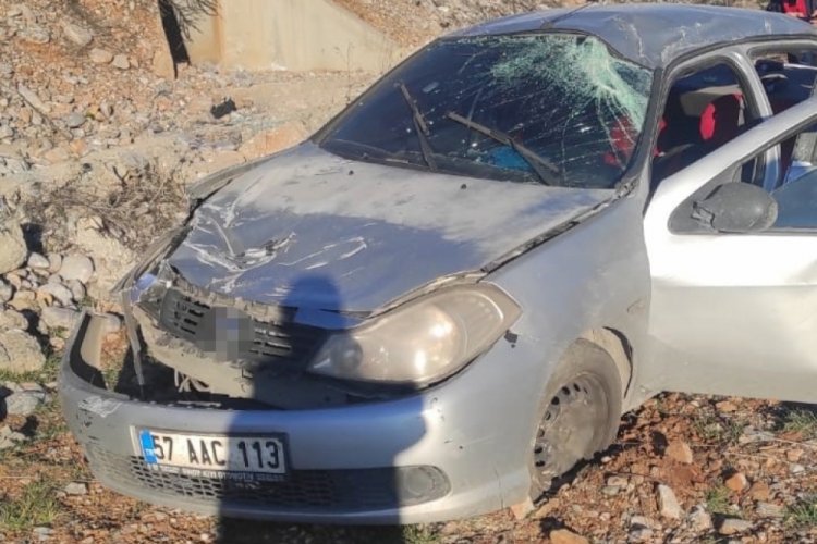 Malatya'da otomobil şarampole u&ccedil;tu! 4 yaralı