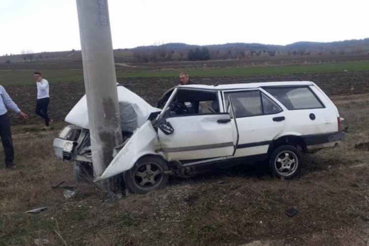 4 g&uuml;nl&uuml;k bebeğin feci &ouml;l&uuml;m&uuml;! Elektrik direğine &ccedil;arpan otomobilde ağır yaralanmıştı