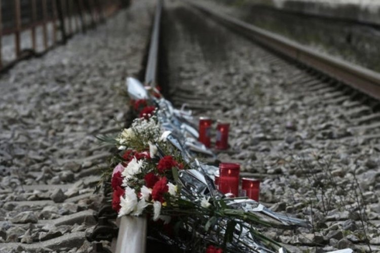 Yunanistan'da tren kazasının yıl d&ouml;n&uuml;m&uuml;nde grev kararı