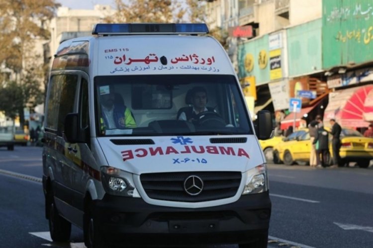 İran'da polis aracına bomba yerleştirmeye &ccedil;alışan bir kişi &ouml;ld&uuml;