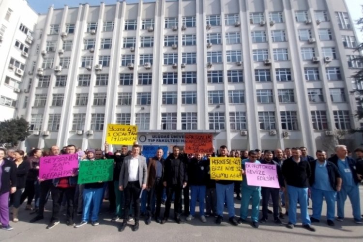 Uludağ &Uuml;niversitesi sağlık &ccedil;alışanlarından "Sadaka Zammına" tepki!