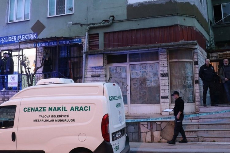 Misafiri olduğu kişiyi &ouml;ld&uuml;r&uuml;p evini yaktı