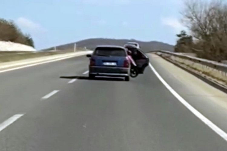 Bolu'da otomobilinin arka koltuğunda motosiklet taşıdı!