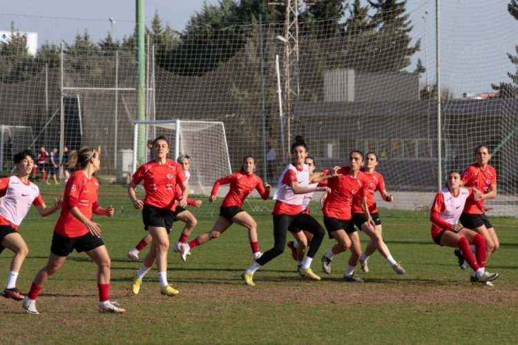 T&uuml;rkiye, Romanya'yı 1-0 mağlup etti