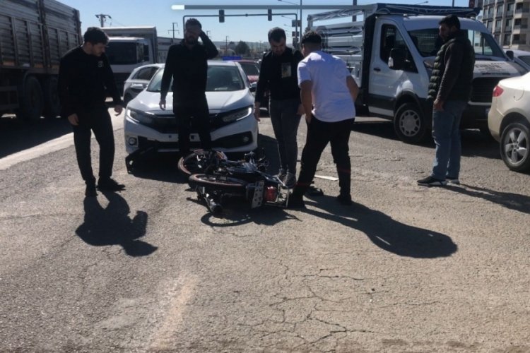 Batman'da otomobil motosiklete &ccedil;arptı: 1 yaralı