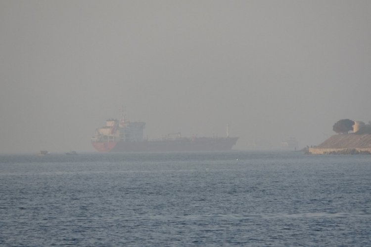 &Ccedil;anakkale Boğazı sis nedeniyle transit gemi ge&ccedil;işlerine kapatıldı