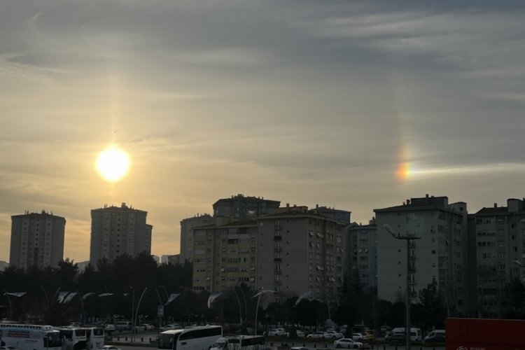 İstanbul'da g&ouml;ky&uuml;z&uuml;nde ilgin&ccedil; g&ouml;r&uuml;nt&uuml;