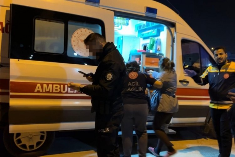Kocaeli'de erkek arkadaşına kızdı, kazara kendini bı&ccedil;akladı