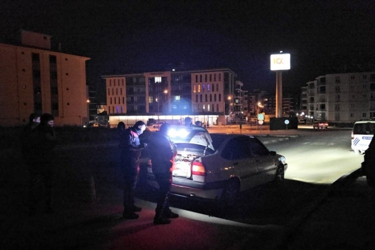 &Ccedil;orum'da trafiği tehlikeye d&uuml;ş&uuml;ren s&uuml;r&uuml;c&uuml;lere 349 bin 918 lira ceza uygulandı