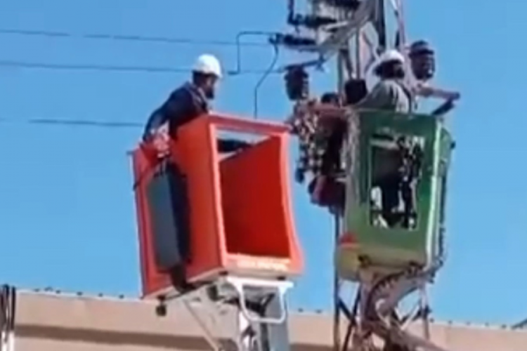 Şanlıurfa'da elektrik arızasını onarmak isteyen 17 yaşındaki Emir, akıma kapıldı