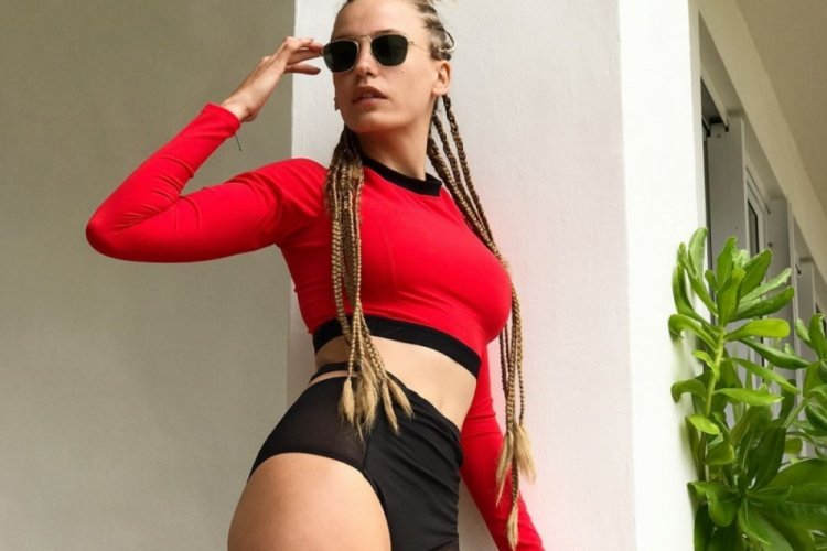 Serenay Sarıkaya Mert Demir'in konserinde g&ouml;r&uuml;nt&uuml;lendi!