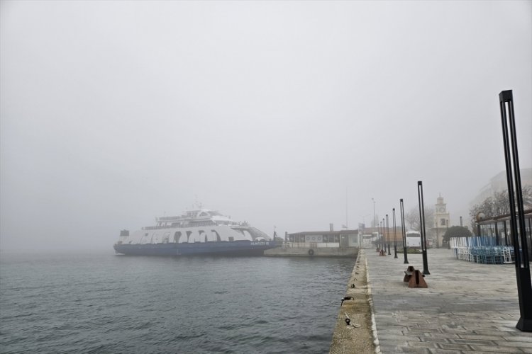 &Ccedil;anakkale Boğazı transit gemilere kapatıldı, feribot seferleri durduruldu