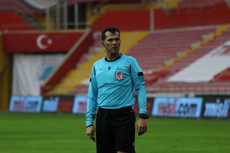 Kasımpaşa - Sivasspor ma&ccedil;ının hakemi Burak Şeker oldu