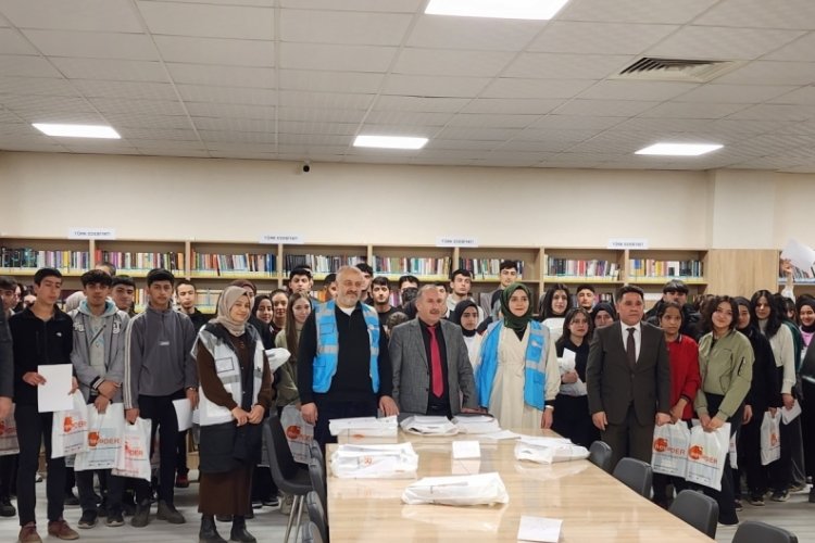 Ağrı'da &ouml;ğrencilere kitap desteği yapıldı