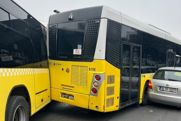 İstanbul'da 2 İETT otob&uuml;s&uuml; kaza yaptı