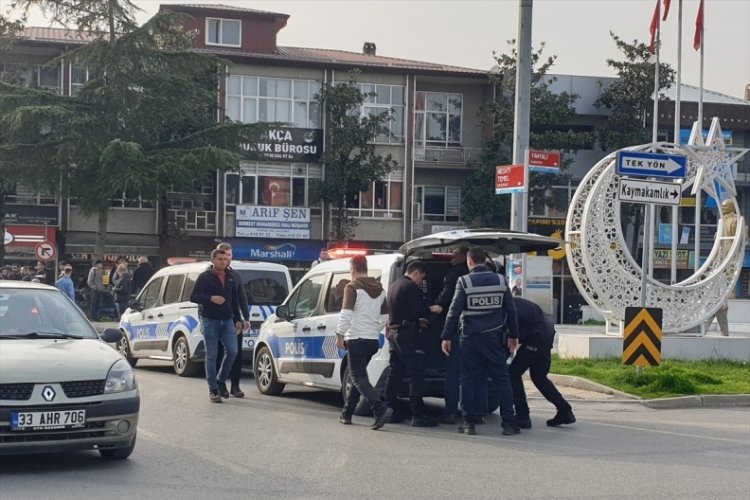 Atat&uuml;rk heykeline balyozla zarar veren zanlı tutuklandı!