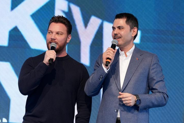 Murat Kurum'dan gen&ccedil;lere Sinan Ak&ccedil;ıl s&uuml;rprizi