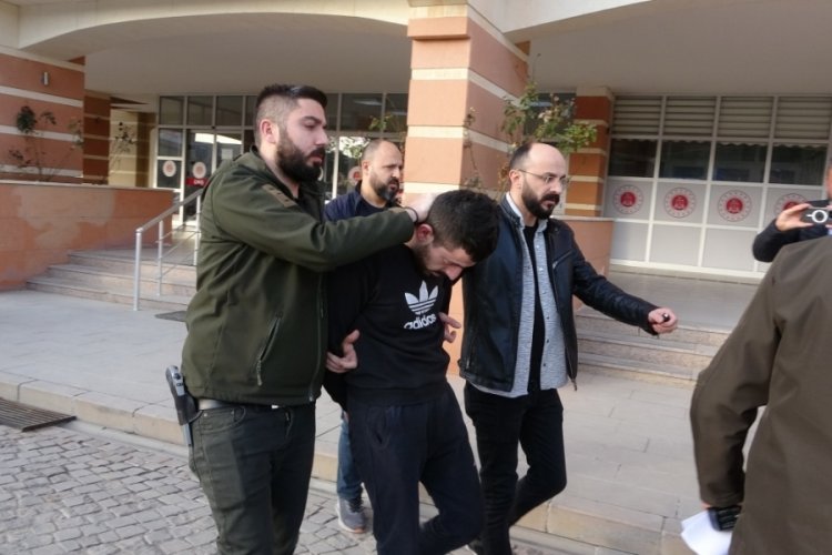 Kastamonu'da uyuşturucu parası i&ccedil;in babasının evini bastı, g&uuml;r&uuml;lt&uuml; i&ccedil;in dışarı &ccedil;ıkan komşusunu &ouml;ld&uuml;rd&uuml;