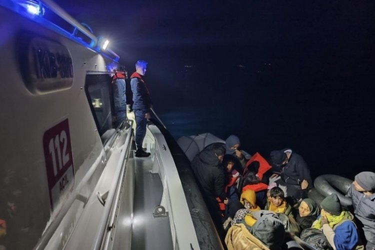 &Ccedil;anakkale'de 14'&uuml; &ccedil;ocuk, 42 ka&ccedil;ak g&ouml;&ccedil;men yakalandı