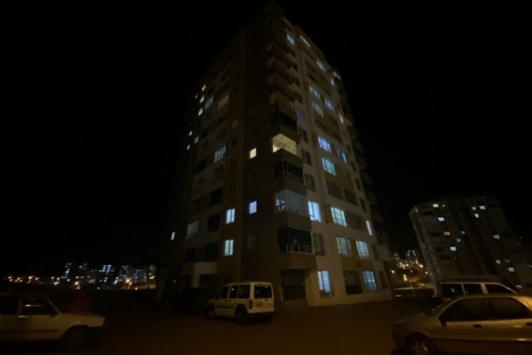 Kayseri'de 6. kattan d&uuml;şen gen&ccedil; hayatını kaybetti