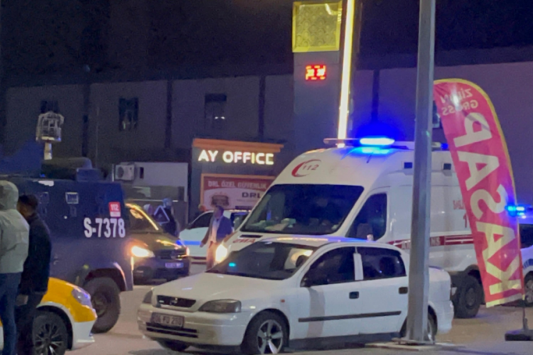 Diyarbakır'da 'muhtarlık' kavgası! Davetliler baygınlık ge&ccedil;irdi