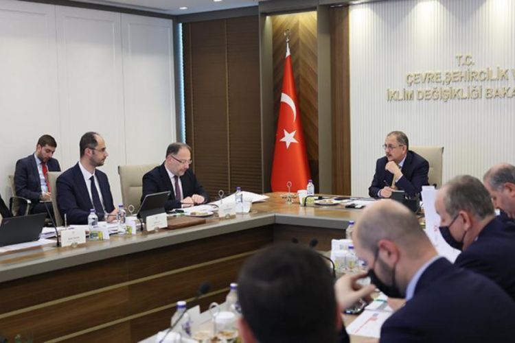 Bakan &Ouml;zhaseki: Deprem b&ouml;lgesinde gece g&uuml;nd&uuml;z &ccedil;alışmaya devam edeceğiz