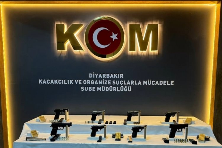 Diyarbakır'da un dolu kazandan tabanca &ccedil;ıktı: 5 g&ouml;zaltı