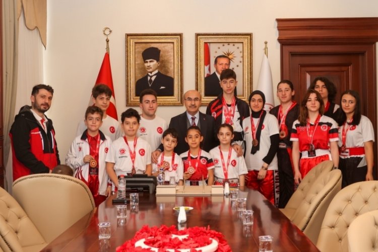 Madalyalı sporculardan Bursa Valisi'ne ziyaret!