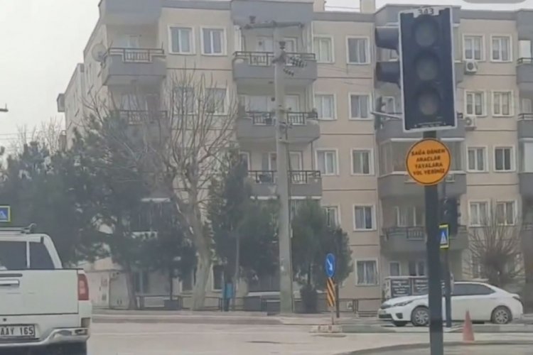 Bursa Nil&uuml;fer'de trafik lambaları 4 g&uuml;nd&uuml;r &ccedil;alışmıyor!