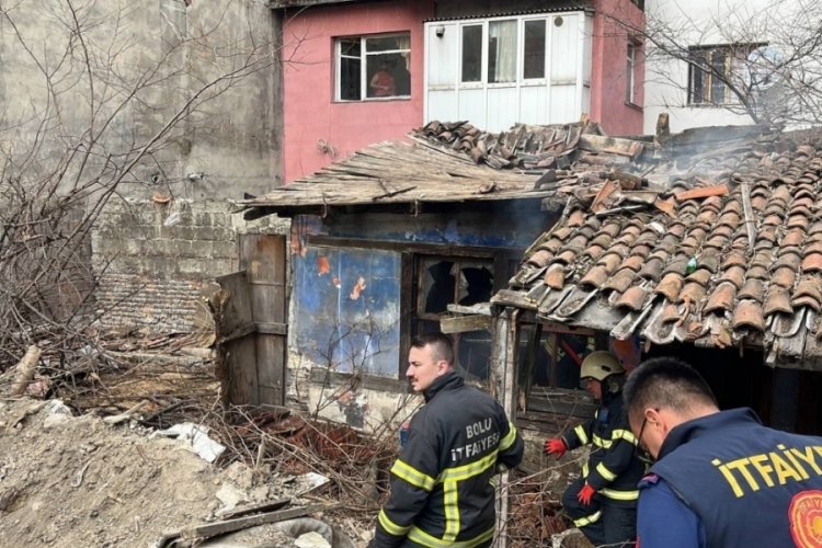 Bolu'da metruk binada yangın!