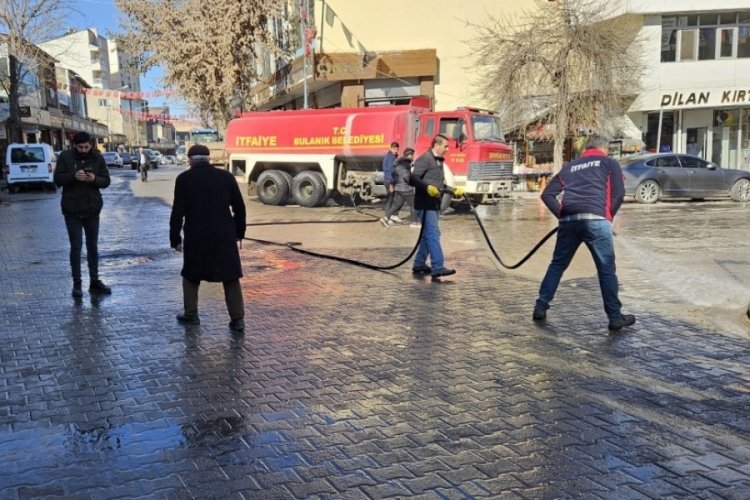 Muş'ta cadde ve sokaklar yıkandı