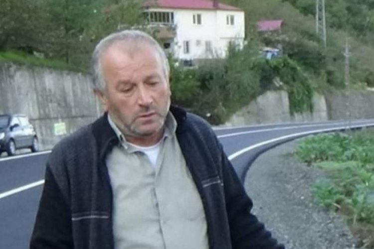 Trabzon'da otomobilin &ccedil;arptığı simit&ccedil;i hayatını kaybetti