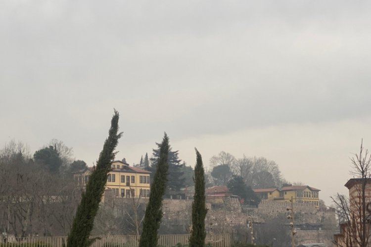 Bursa'da sis akşam&uuml;st&uuml;ne kadar etkisini g&ouml;sterdi