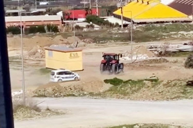 Manisa'da 'dur' ihtarına uymayan ehliyetsiz trakt&ouml;r s&uuml;r&uuml;c&uuml;s&uuml;ne 44 bin lira ceza!