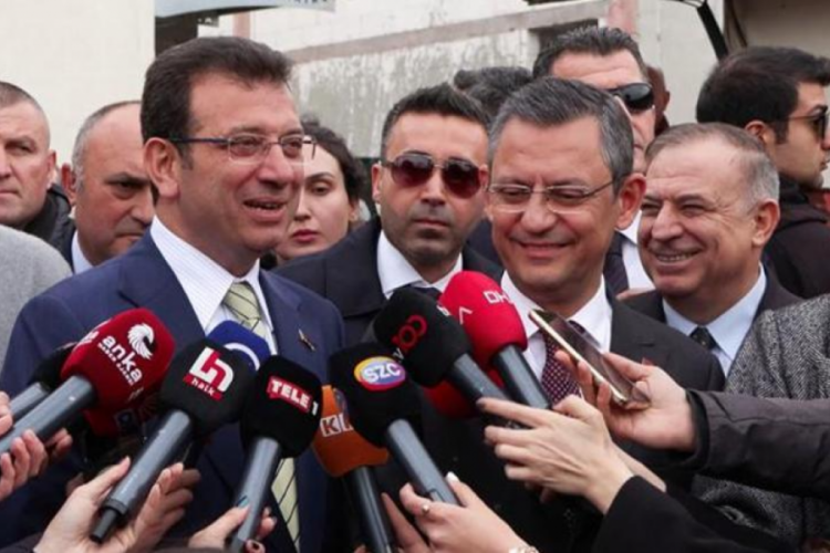 &Ouml;zg&uuml;r &Ouml;zel ve Ekrem İmamoğlu gazetecilerin sorularını yanıtladı