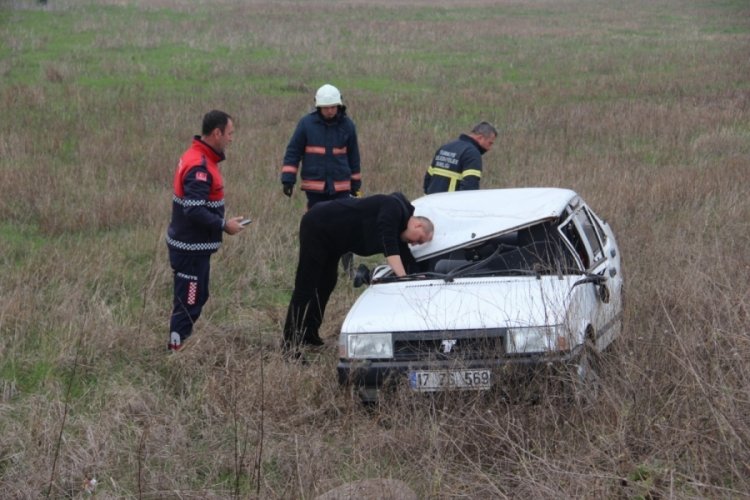 &Ccedil;anakkale'de otomobil tarlaya u&ccedil;tu: 2 yaralı