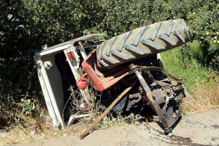 Samsun'da trakt&ouml;r şarampole devrildi: 1 &ouml;l&uuml;
