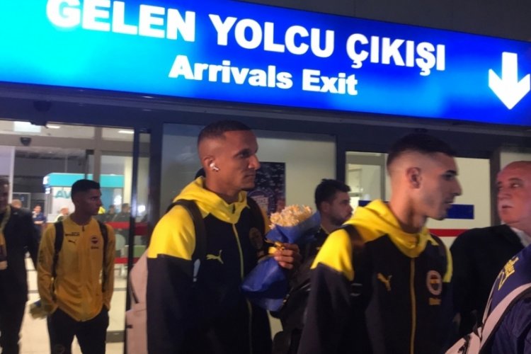 Fenerbah&ccedil;e kafilesi Adana'ya geldi